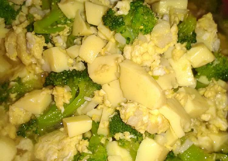 Cara Gampang mengolah Brokoli tumis tofu (balita) Lezat