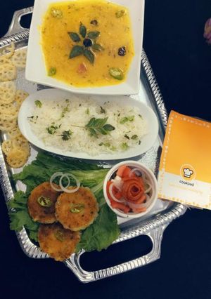 A picture of Daal chawal and harai bharai kabab.