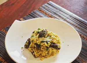 乾燥羊肚菌燉飯 Risotto con Spugnole 的食譜成品照片