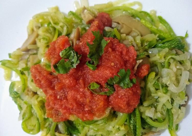 Spaghetti de calabaza italiana y champiñones