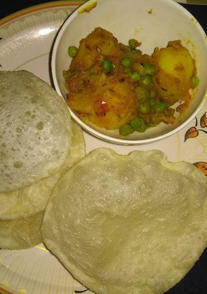 A picture of Luchi aloo Dom (Puri and dum aloo).