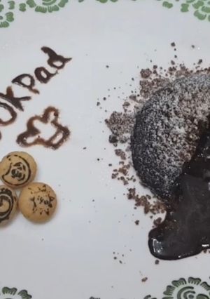 A picture of Chocolatechip mountain lava cake.