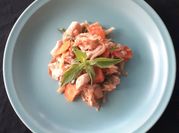 Una foto de pasta con pollo fácil