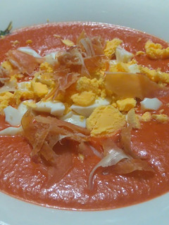 Una foto de Salmorejo de remolacha
