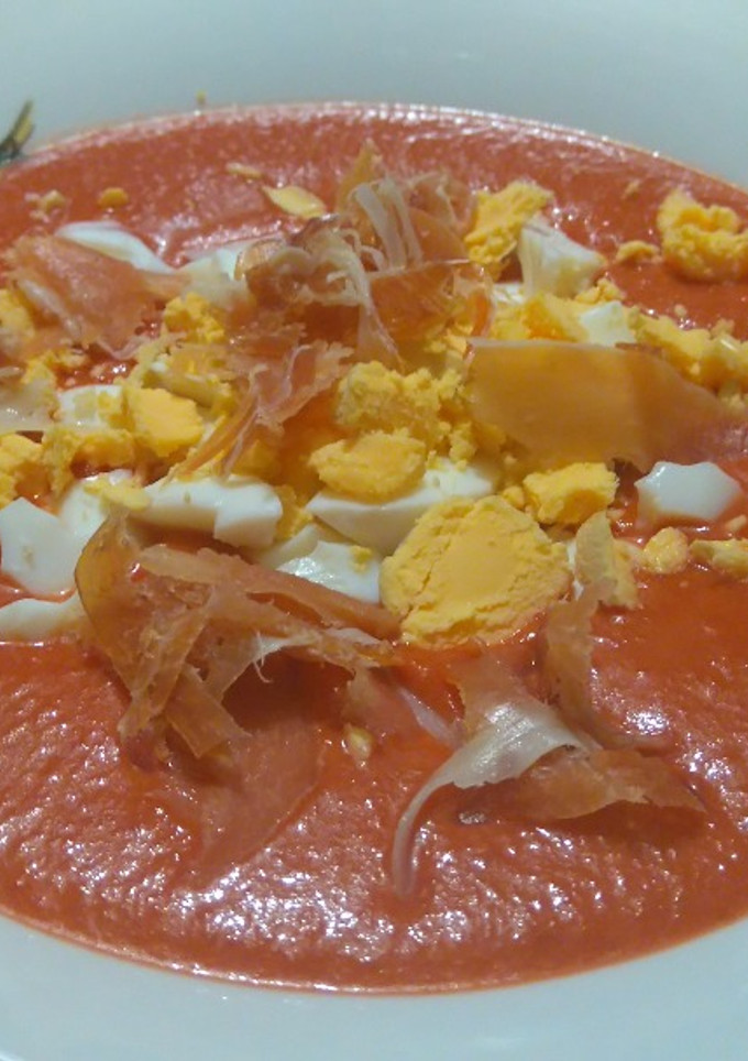 Una foto de Salmorejo de remolacha