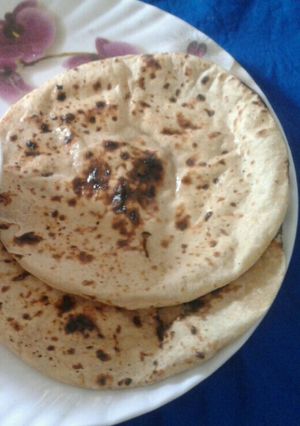 A picture of Bajre ki roti.