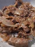 Boeuf sauté aux oignons: