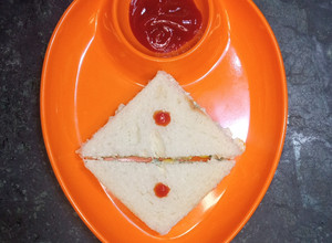 A picture of Vegetable curd sandwich.