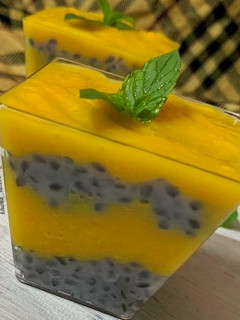 A picture of Mango and chia pudding.