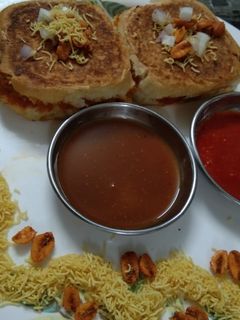 દાબેલી(dabeli recipe in Gujarati) રેસીપી મુખ્ય ફોટો