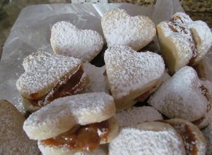 Una foto de Deliciosos alfajores con dulce de leche, 15 alfajores a lo Carmelita