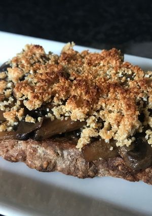 Une photo de Tartine au champignon « fumé »