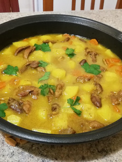 Una foto de Guiso de mollejas con patatas al curry
