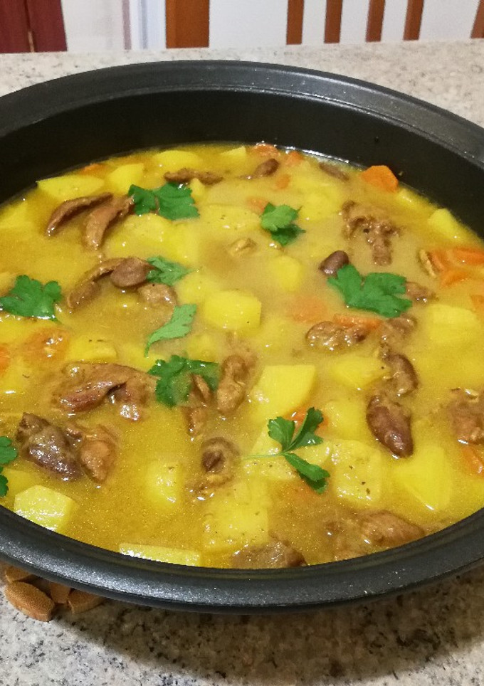 Una foto de Guiso de mollejas con patatas al curry