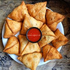 A picture of Lahori samosay.
