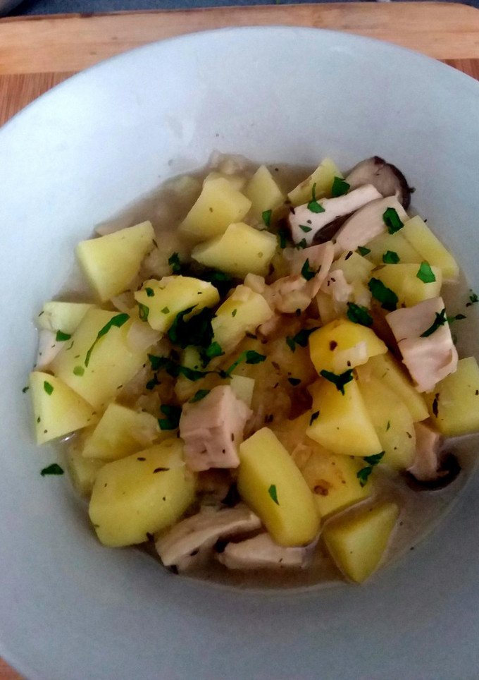 Una foto de 🥜Patatas guisadas con boletus🍄
