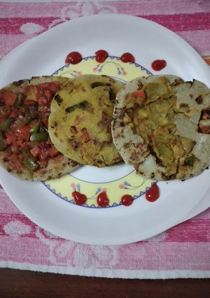 બાજરા ના ભરેલા રોટલા (Bajra Stuffed Rotla Recipe In Gujarati) રેસીપી મુખ્ય ફોટો