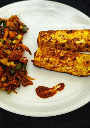 A picture of Peri Peri Paneer Steak with Tossed Vegetables.