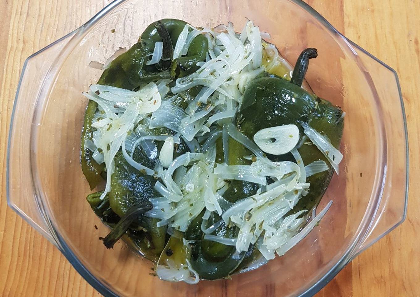 Chiles poblanos en escabeche