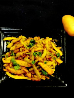 આલુ પરવળ નું શાક (Aloo Parvar Shak Recipe In Gujarati) રેસીપી મુખ્ય ફોટો