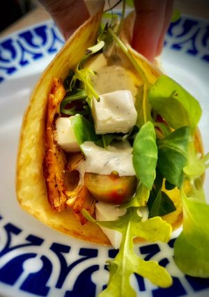 Una foto de Dürüm kebab casero de pollo