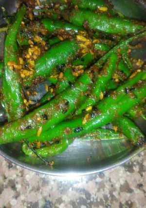 A picture of Green chilli pickle.
