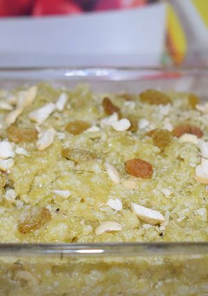 लौकी का हलवा (Lauki Ka Halwa recipe in hindi) रेसिपी मुख्य फोटो