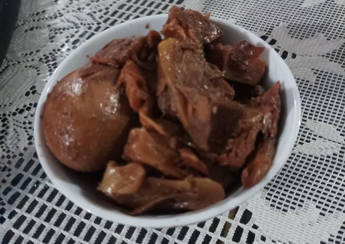 Khasiat Daun Jati: Kenapa Gudeg Asli Selalu Dimasak dengan Daun Jati?