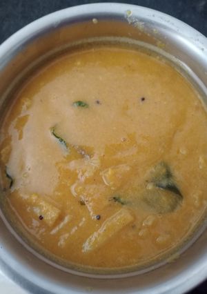 வாழைத்தண்டு குழம்பு(valaithandu kulambu recipe in tamil) செய்முறை முக்கிய புகைப்படம்