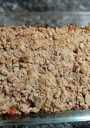 Una foto de Crumble integral de manzanas, nueces y membrillo sin azúcar 🌾
