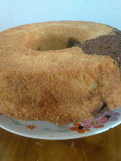 Una foto de Torta marmolada, altísima y esponjosa !
