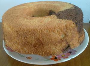 Una foto de Torta marmolada, altísima y esponjosa !