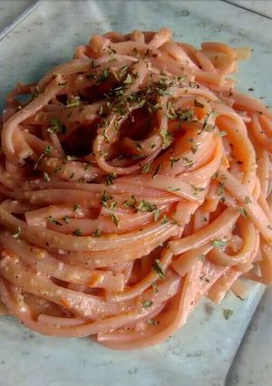 Una foto de Tallarín en crema de tomate