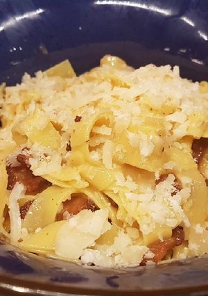 Una foto de Tallarines a la carbonara