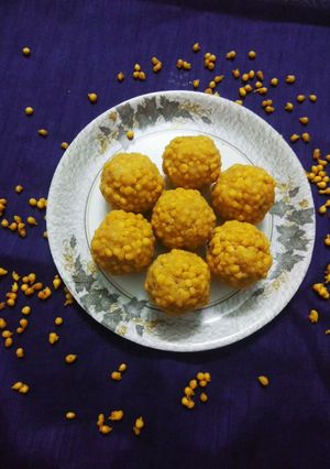 बूंदी लड्डू (Boondi ladoo recipe in Hindi) रेसिपी मुख्य फोटो