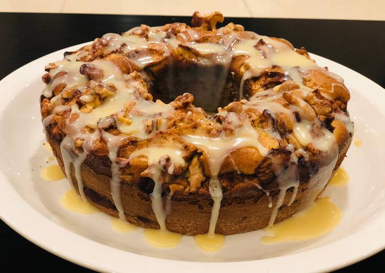 Apple cinnamon and walnuts cake Apple cinnamon and walnuts cake