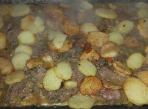 Una foto de Bola de lomo a la plancheta, con papas fritas y huevo👌🍴😉 !!!
