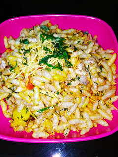 झटपट सुखी भेळ (jhatpat sukhi bhel recipe in marathi) रेसिपी चे मुख्य फोटो