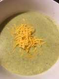 Crema de brócoli con queso cheddar