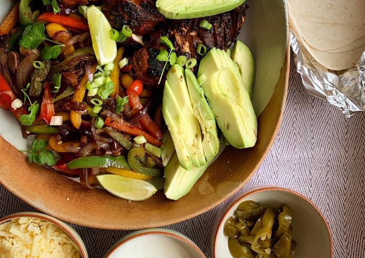 How to Prepare Quick Blackened chicken fajitas