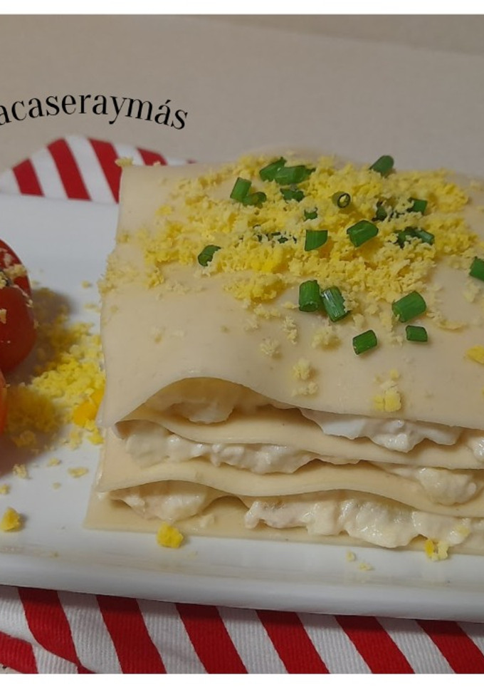 Una foto de Lasaña fría de ensaladilla rusa