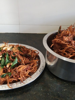 வெங்காய பக்கோடா (vengaya Pakooda Recipe in Tamil) செய்முறை முக்கிய புகைப்படம்