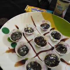 A picture of Orio white chocolate balls.