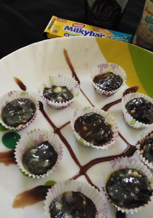 A picture of Orio white chocolate balls.