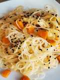Fideos de arroz con pollo