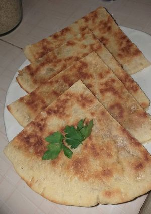 A picture of A pie stuffed with vegetables.