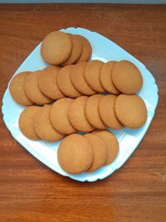 જીંજર બિસ્કિટ (Ginger Biscuit Recipe In Gujarati) રેસીપી મુખ્ય ફોટો