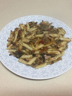 Una foto de Macarrones con verduras y atún al horno