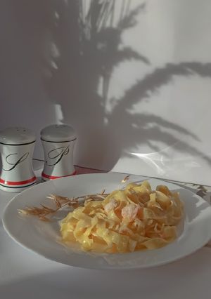 Фото Фетучіні з креветками у вершково-часниковому соусі.