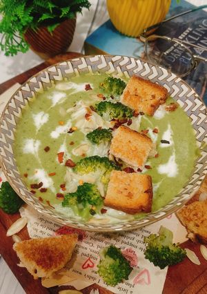 ब्रोकोली पालक सूप(broccoli spinach soup recipe in Hindi) रेसिपी मुख्य फोटो